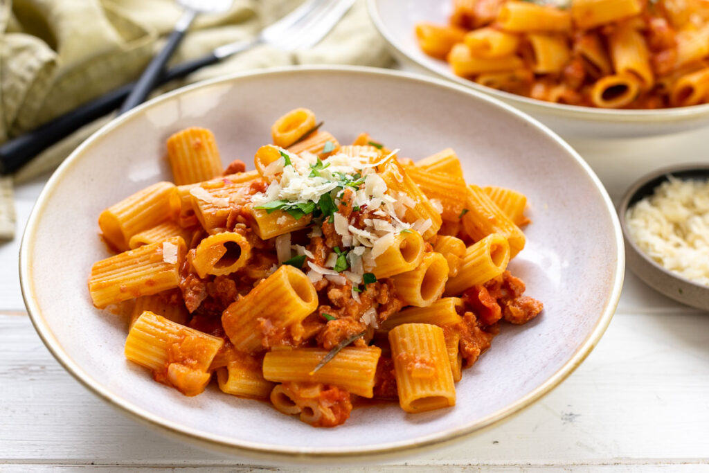 pasta con salsiccia mit cremiger tomatensauce rezept 1 of 1